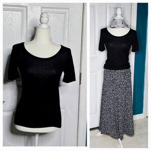 Loft Short Sleeve Black Sweater  Petite Small